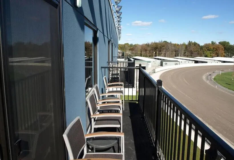 Sviitti Liikuntarajoitteisille, At Batavia Downs
