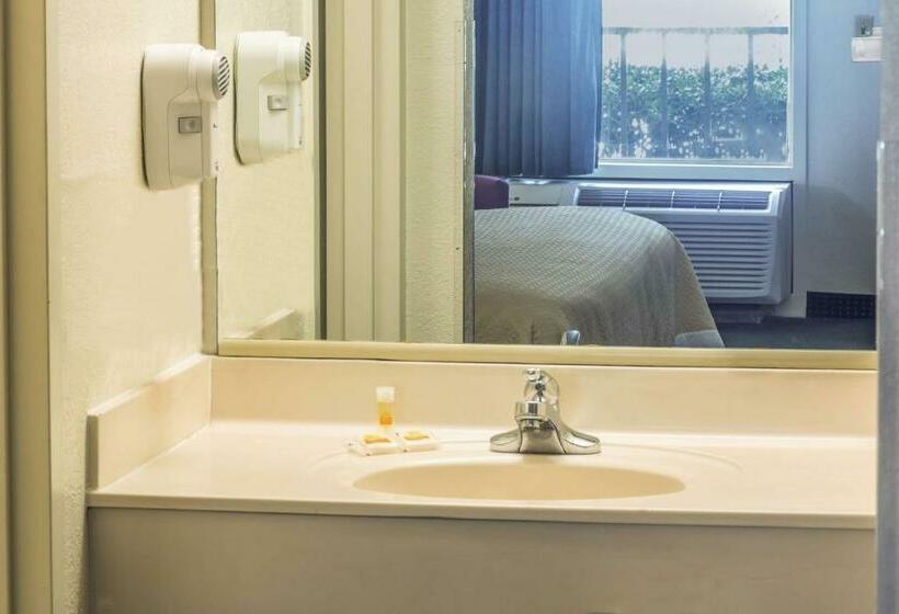 غرفة قياسية سرير كينج, Days Inn By Wyndham Lake Park/valdosta