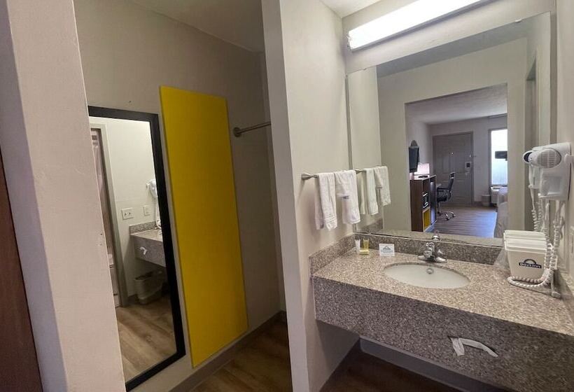 غرفه قياسيه سريرين مزدوجين, Days Inn By Wyndham Lake Park/valdosta