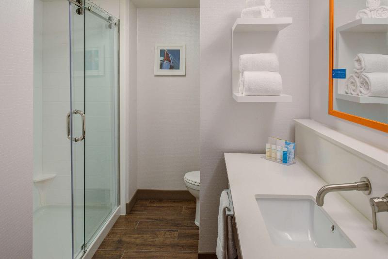 חדר סטנדרט עם מיטת קינג, Hampton Inn & Suites Wixom