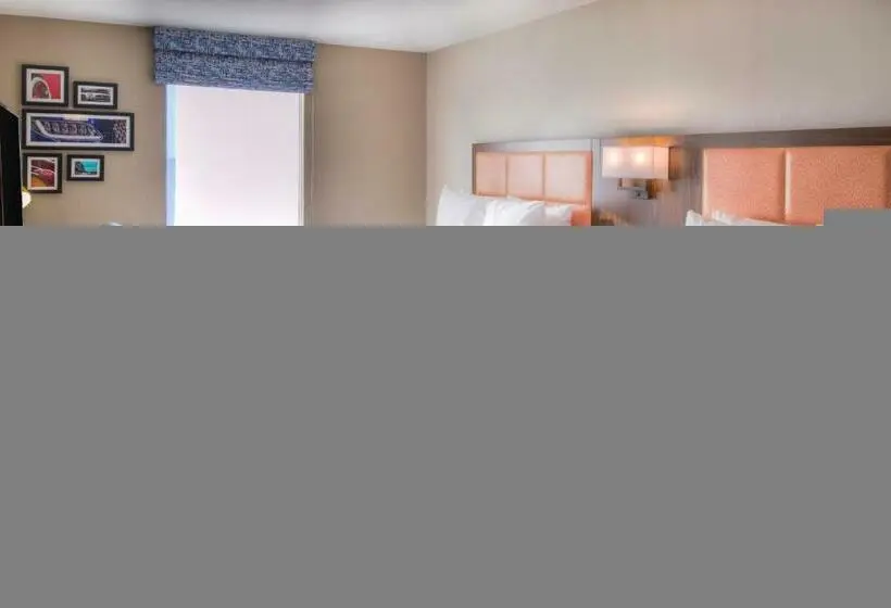 キングサイズベッドのスタンダードルーム, Hampton Inn & Suites Wixom