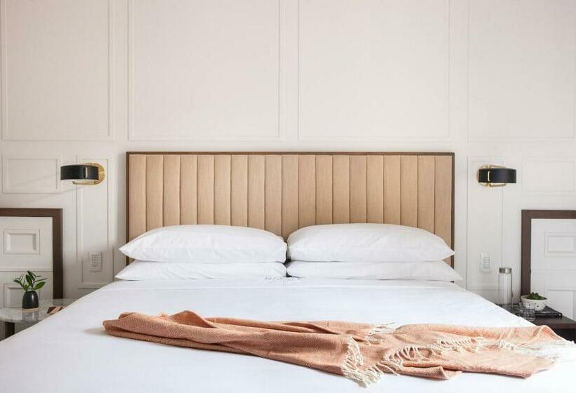 اتاق سوپریور با تخت بزرگ, Noelle