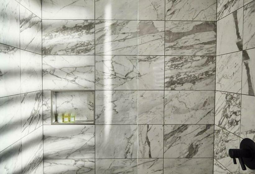 اتاق کلاسیک با تخت دونفره, Noelle