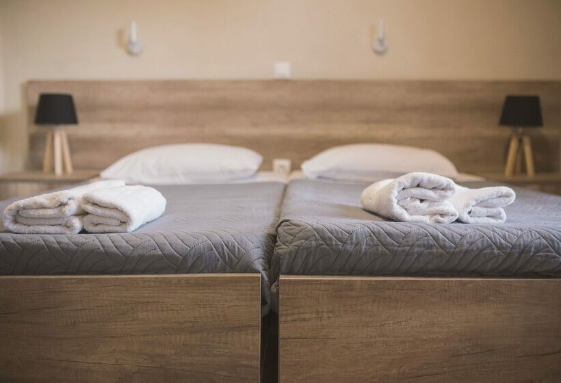 חדר אקונומי, Trabukos Beach Complex