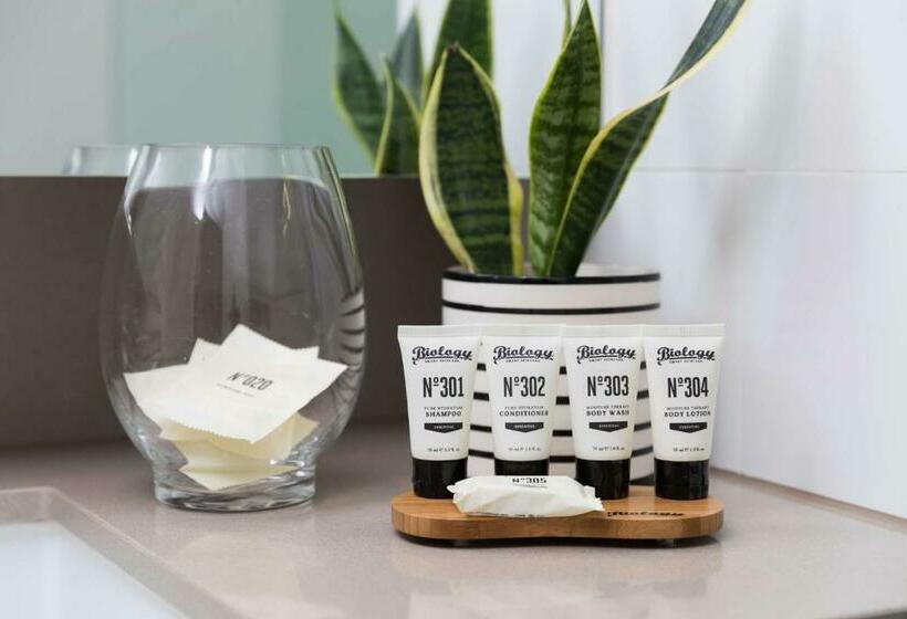 جناح ديلوكس, Atura Dandenong