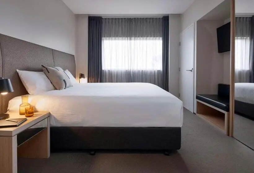 Deluxe-sviitti, Atura Dandenong