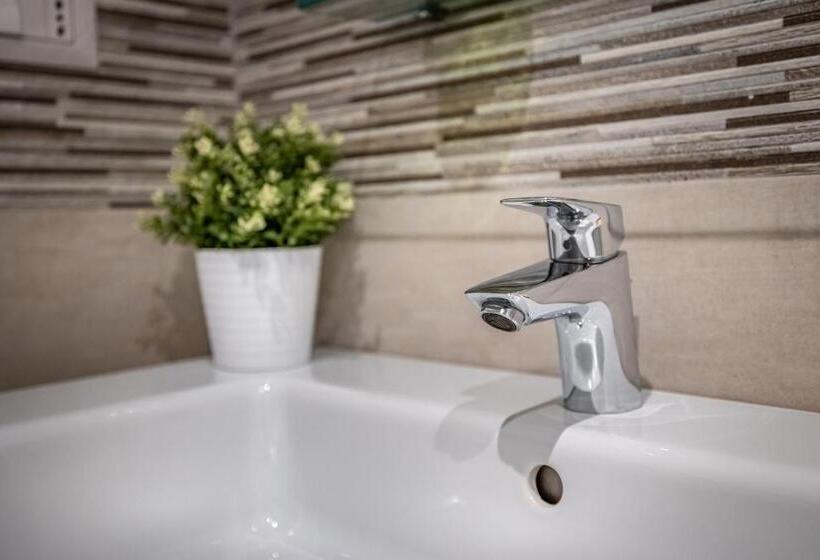 سوییت جونیور, La Stella D'oro B&b