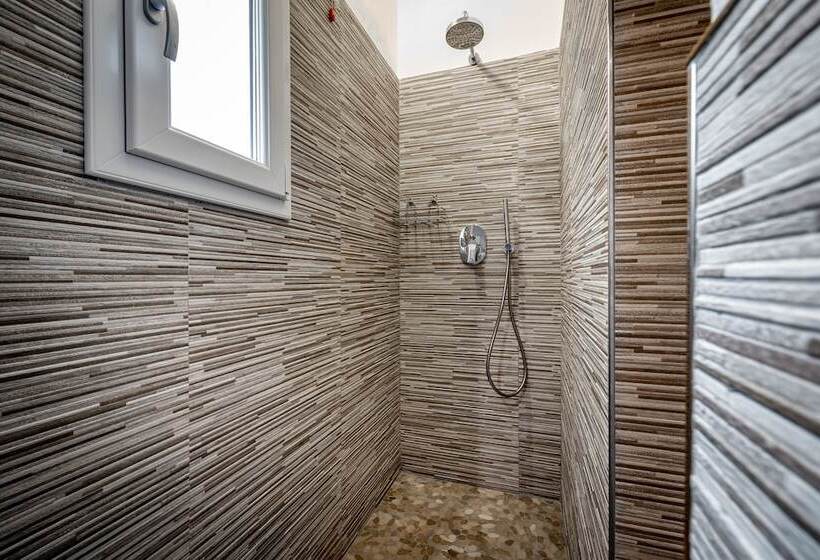 سوییت جونیور, La Stella D'oro B&b