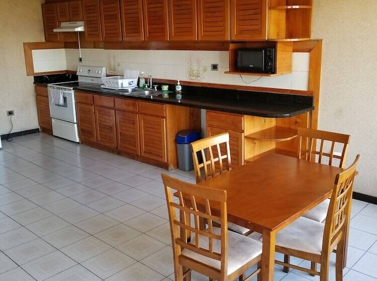 デラックススタジオ, Monte Campana Escazu