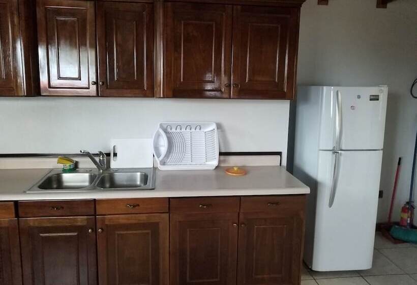 ４ベッドルームハウス, Monte Campana Escazu