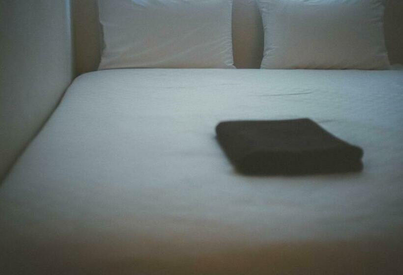 バス共有のスタンダードルーム, Rak Kiyomizu   1人旅専用hostel