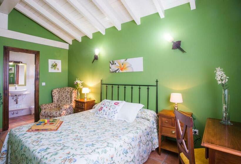 スタンダードルーム, Posada Las Tres Mentiras De Santillana Del Mar