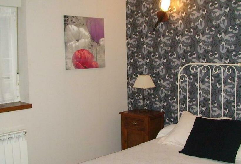 غرفة قياسية, Posada Las Tres Mentiras De Santillana Del Mar