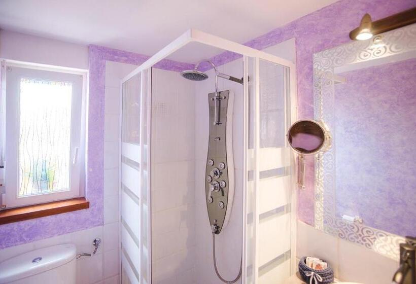 غرفة قياسية, Posada Las Tres Mentiras De Santillana Del Mar