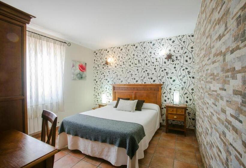 غرفة قياسية, Posada Las Tres Mentiras De Santillana Del Mar