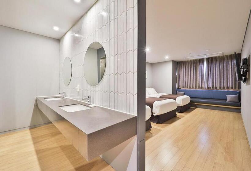 Трехместный Номер Deluxe, Bayhound