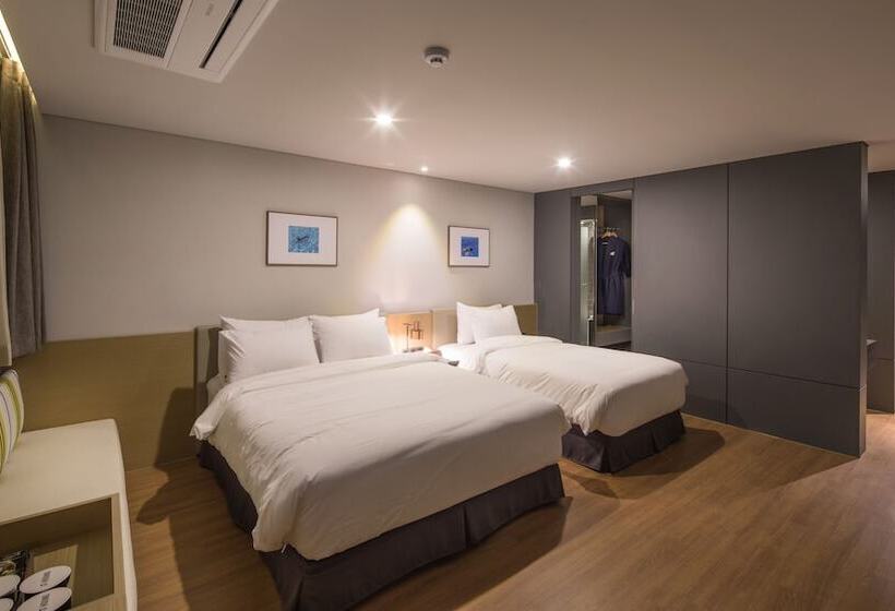 Семейный Номер Премиум, Bayhound