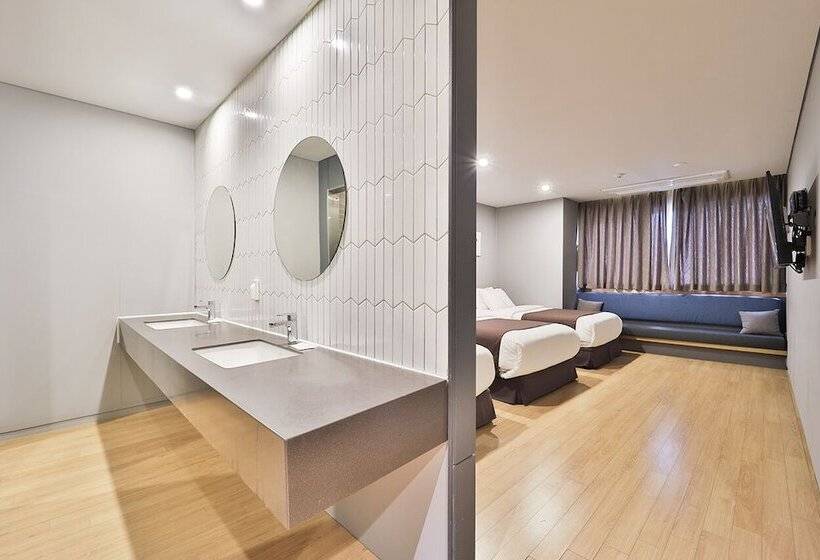 Трехместный Номер Deluxe, Bayhound