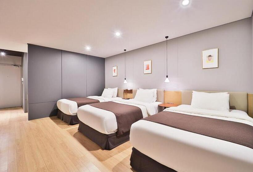 Трехместный Номер Deluxe, Bayhound