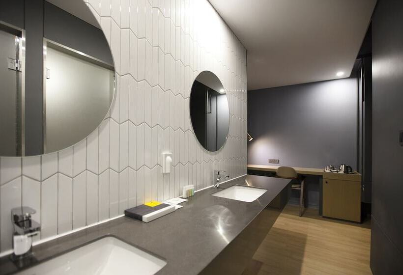 Трехместный Номер Deluxe, Bayhound