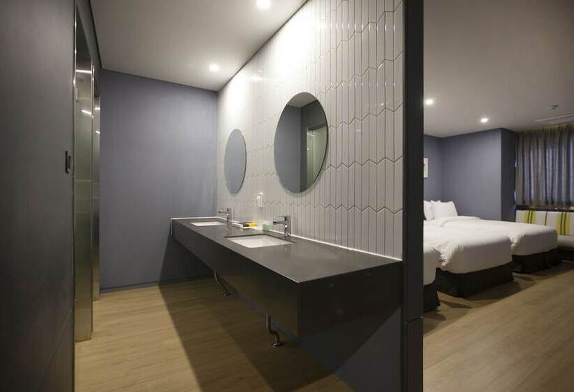 Трехместный Номер Deluxe, Bayhound