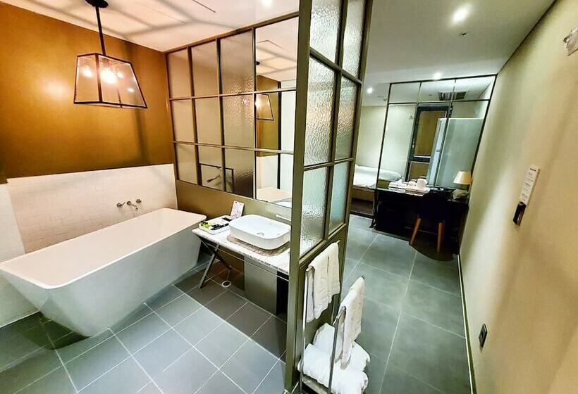 Camera Superiore, Le Stendal