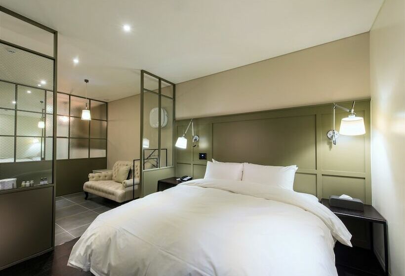 Camera Superiore, Le Stendal