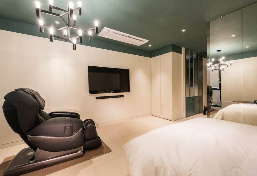 Camera Superiore, Le Stendal