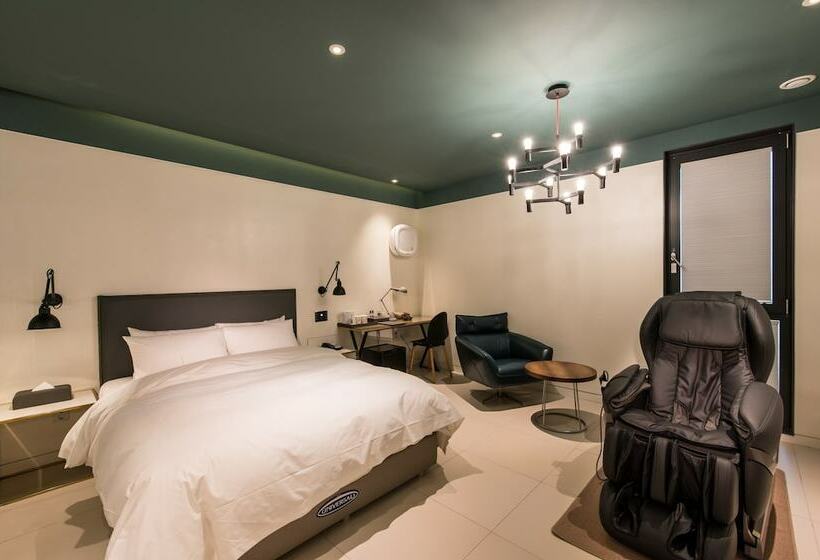 Camera Superiore, Le Stendal