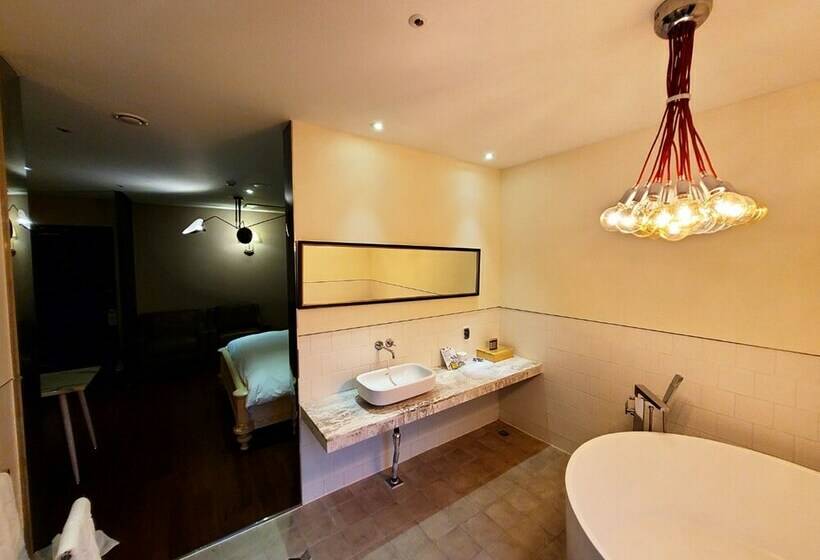 Camera Superiore, Le Stendal