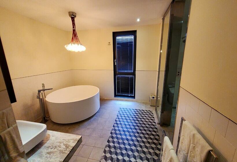 Camera Superiore, Le Stendal