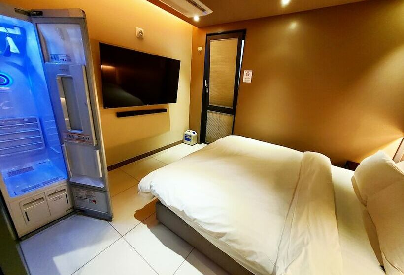 Camera Superiore, Le Stendal