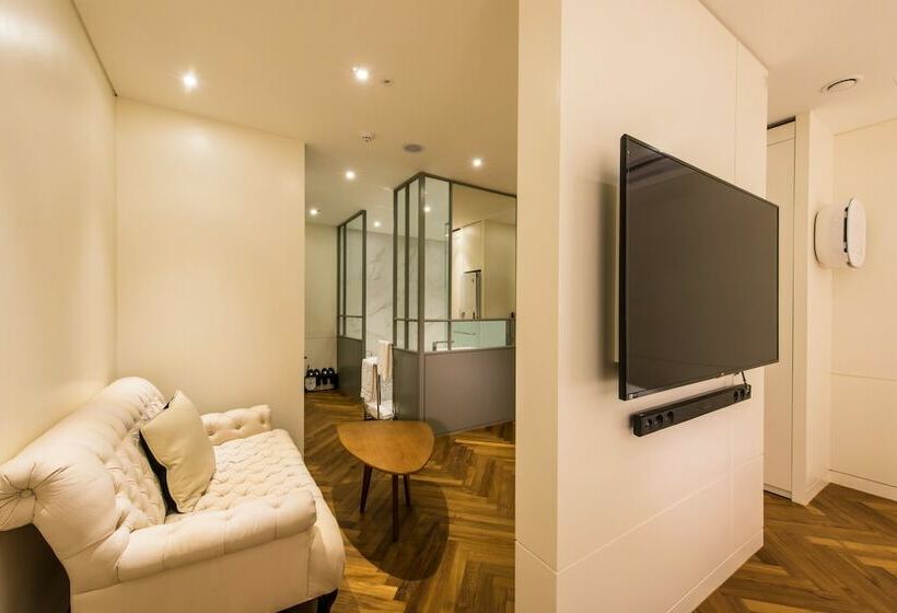 Camera Superiore, Le Stendal