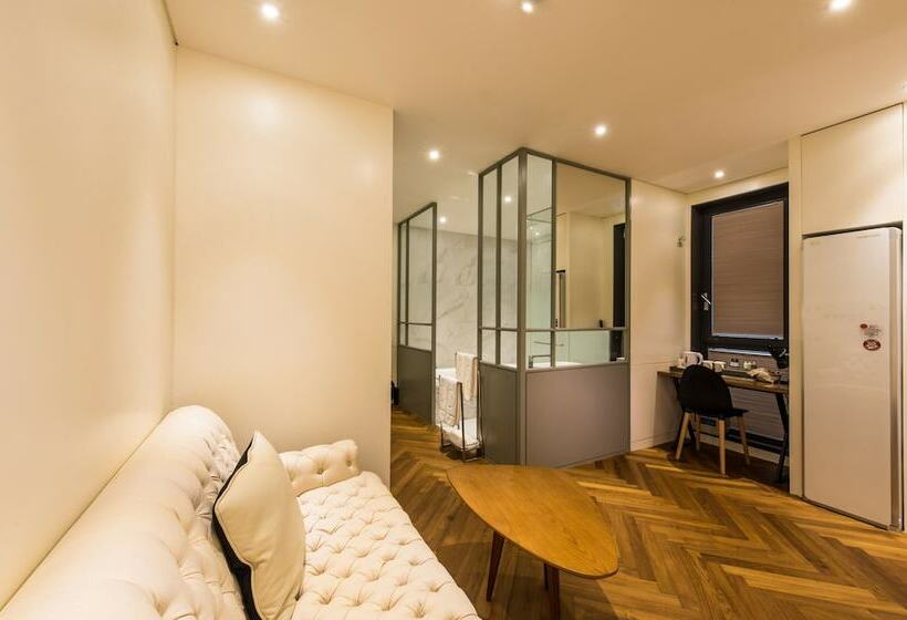 Camera Superiore, Le Stendal