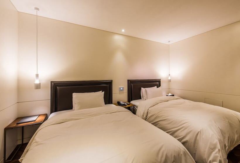 Camera Superiore, Le Stendal