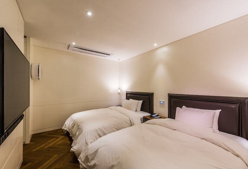 Camera Superiore, Le Stendal