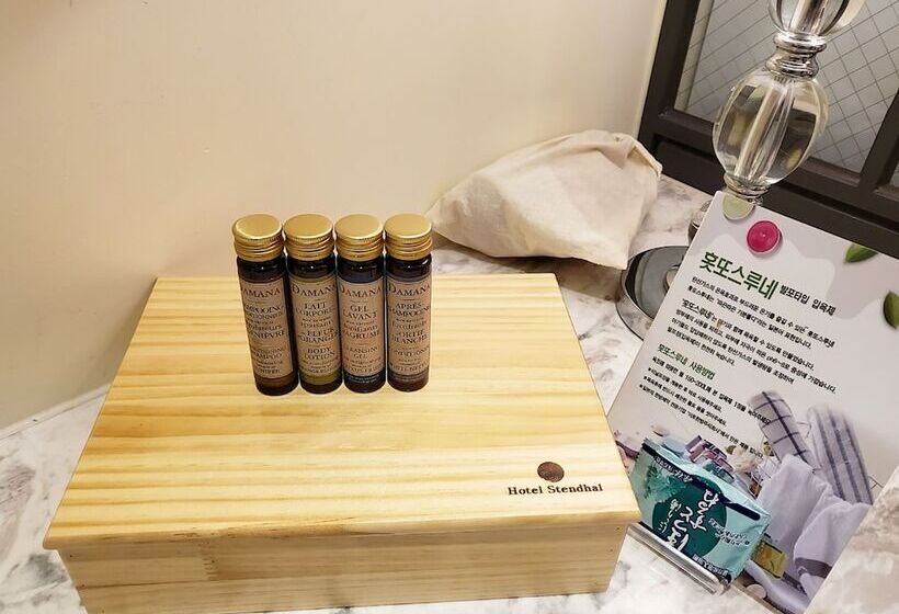 Camera Deluxe, Le Stendal