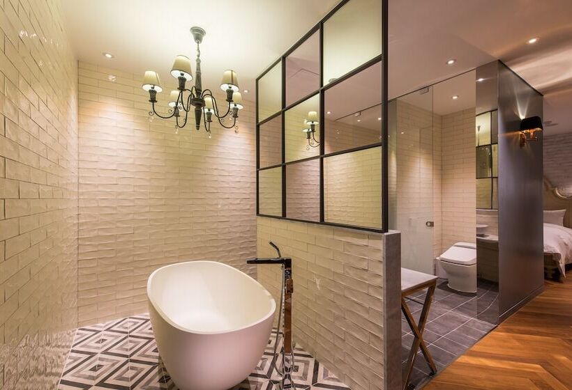 Camera Deluxe, Le Stendal