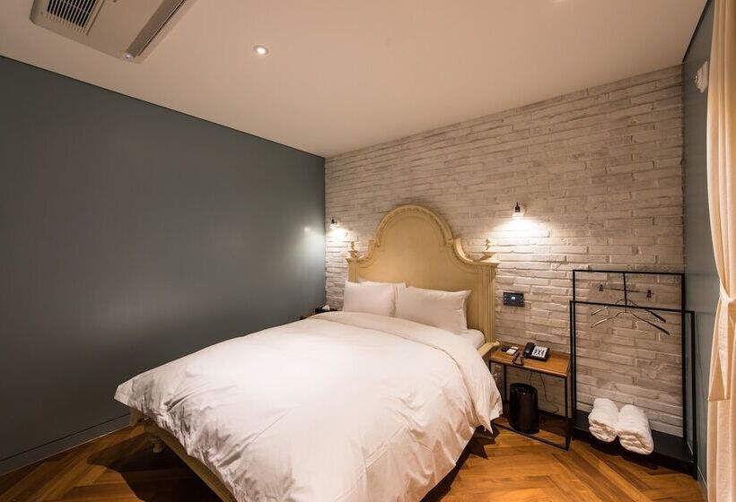 Camera Deluxe, Le Stendal