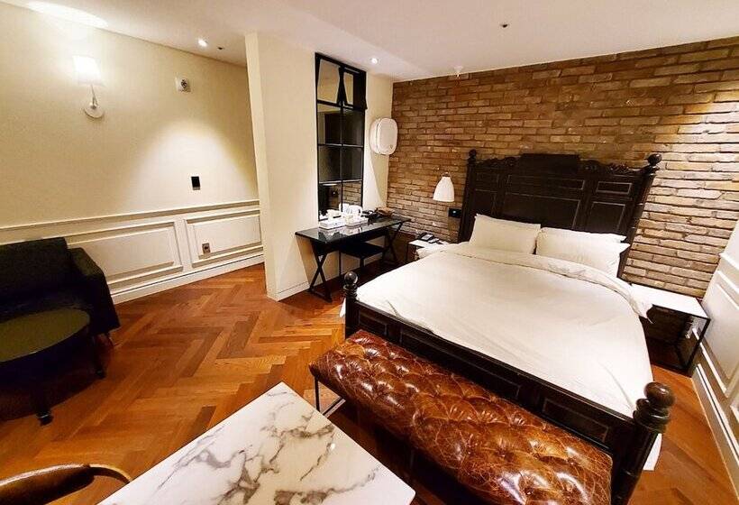 Camera Deluxe, Le Stendal