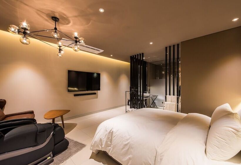 Camera Superiore, Le Stendal