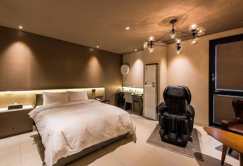 Camera Superiore, Le Stendal