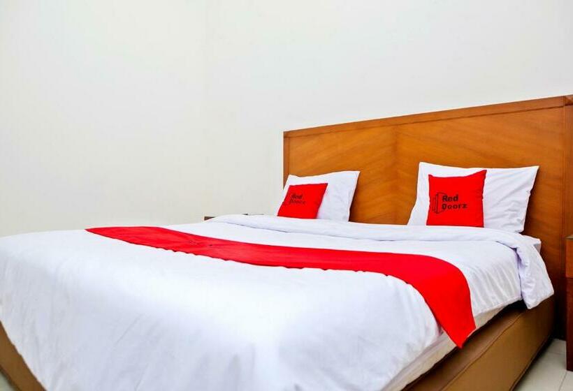 デラックスルーム, Residences By Reddoorz Near Rumah Mode