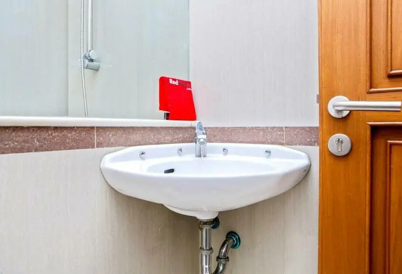デラックスルーム, Residences By Reddoorz Near Rumah Mode