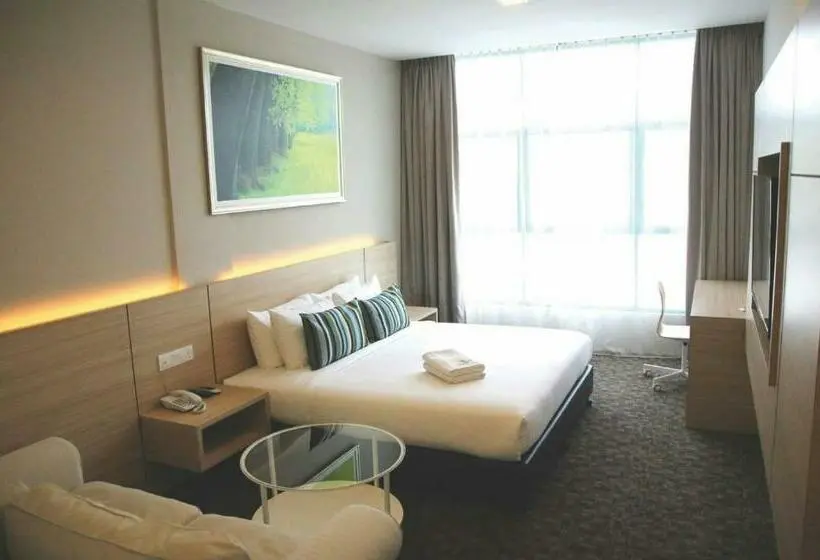 اتاق لوکس با تخت بزرگ, The Inn