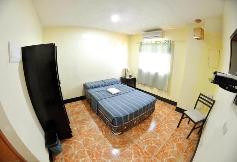 اتاق سوپریور, Honey Hunt House