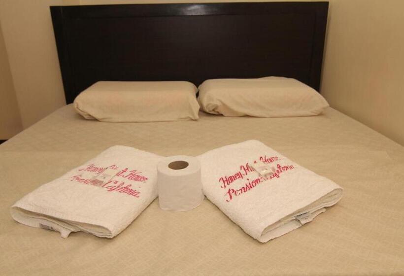 اتاق سوپریور, Honey Hunt House