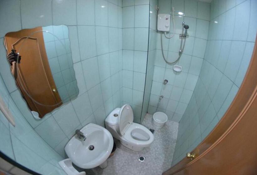 اتاق سوپریور, Honey Hunt House