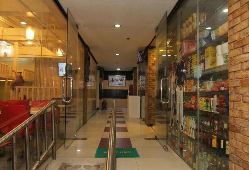 اتاق سوپریور, Honey Hunt House