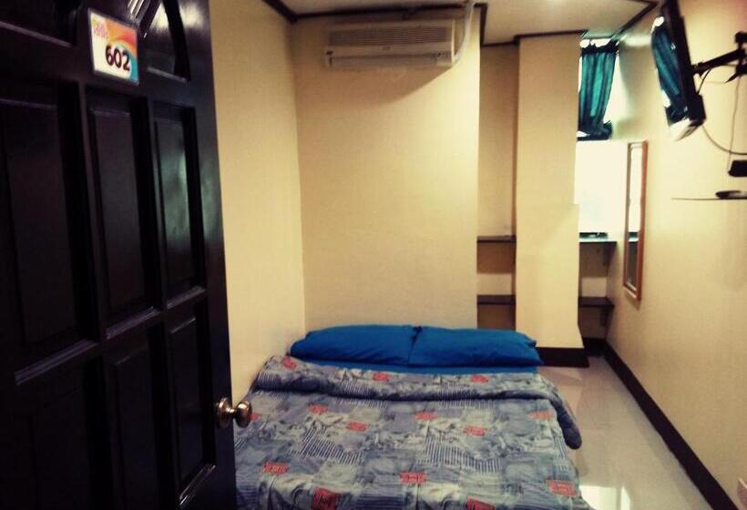 اتاق اکونومی, Honey Hunt House